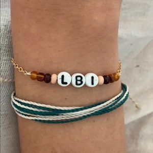 Beaded bracelet with gold chain